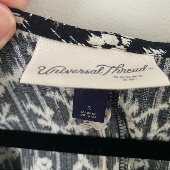 NWT Flowy floral dress - Picture 4 of 6